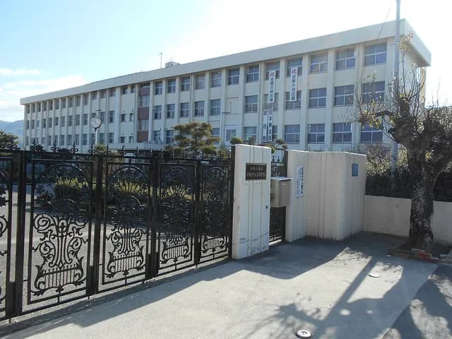 伊都中央高校の外観