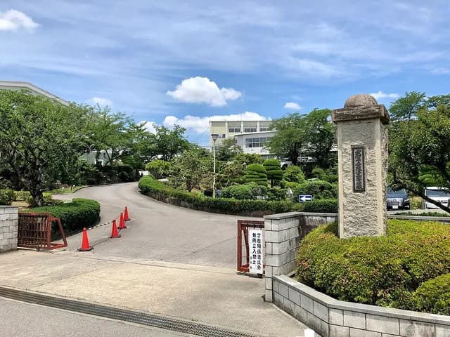岩津高校の外観