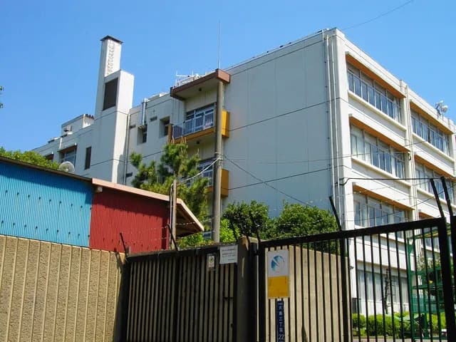 城東高校の外観