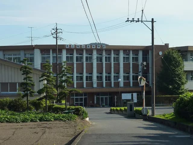 福山高校の外観