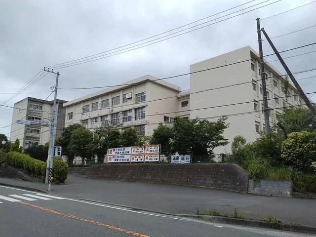 金井高校の外観