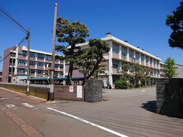 柏崎常盤高校の外観