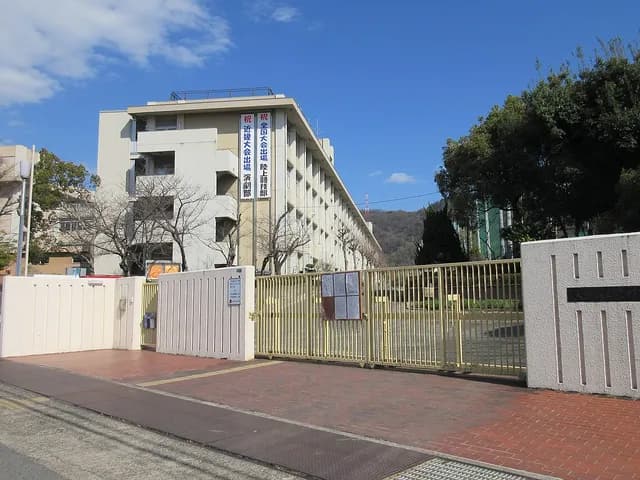 交野高校の外観