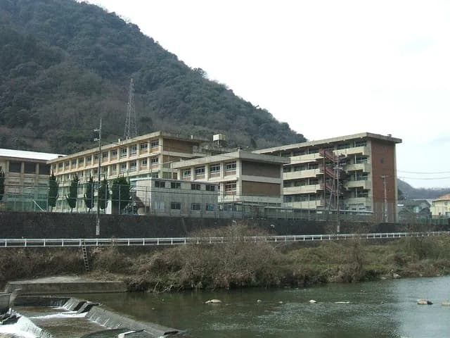 河内高校の外観