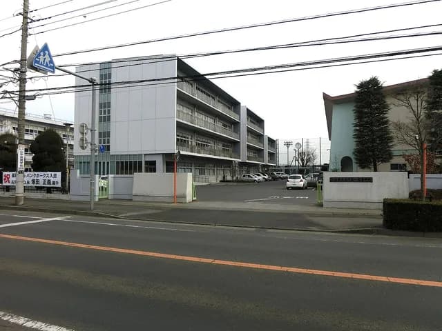 古河第一高校の外観