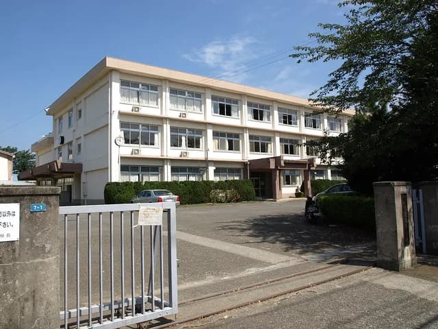 光陵高校の外観