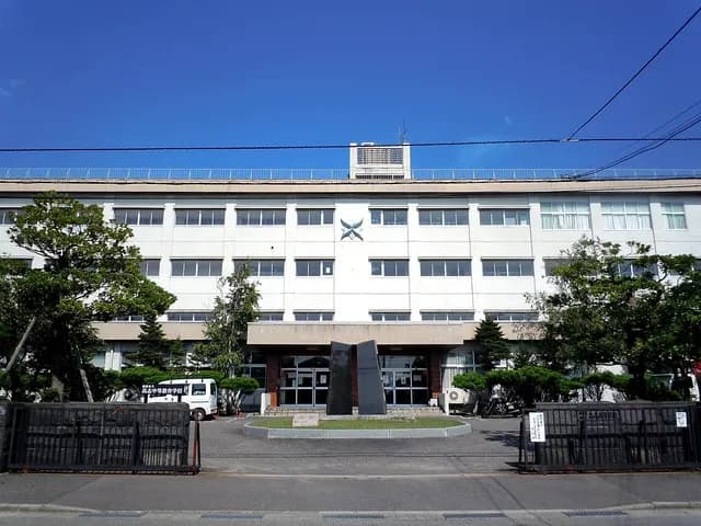高志中等教育学校の外観