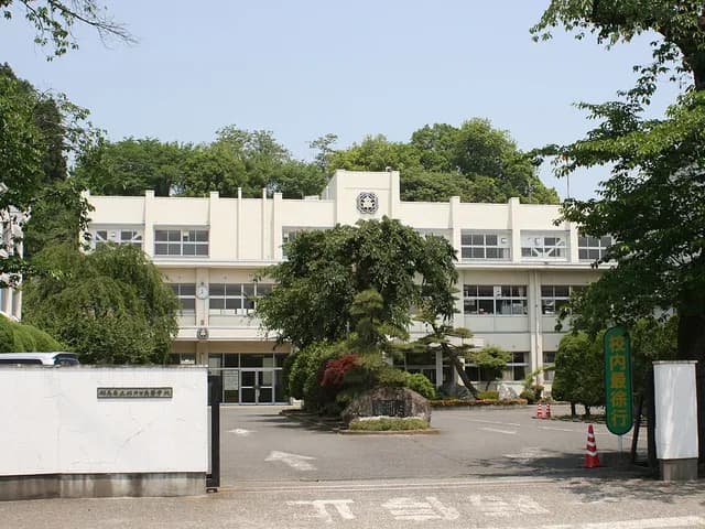 松井田高校の外観