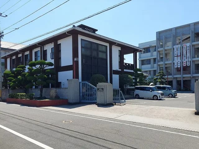松山工業高校の外観