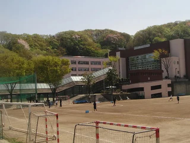 南平高校の外観