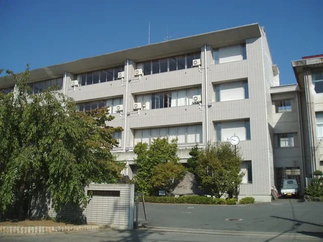 長野吉田高校の外観