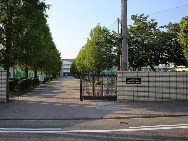 名古屋市立工業高校の外観