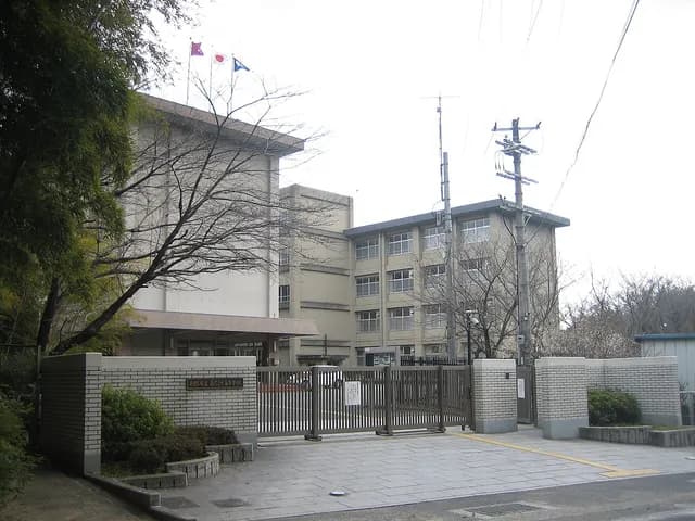 西乙訓高校の外観