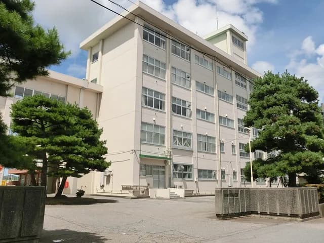 西新発田高校の外観