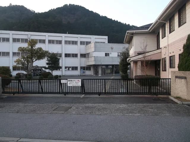 能登川高校の外観