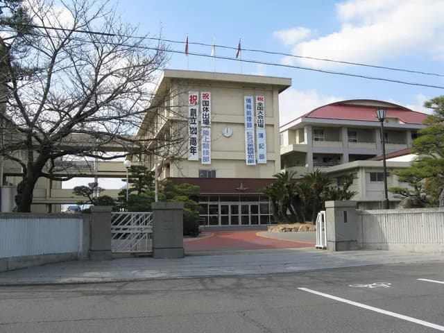 尾道商業高校の外観