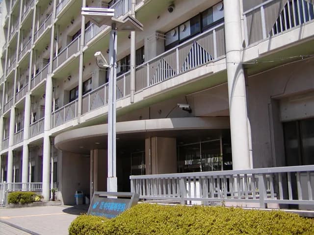 中央高校の外観