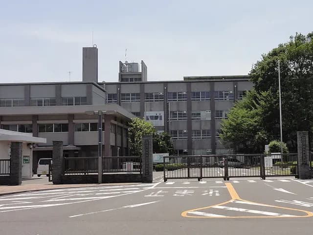 小山工業高専の外観