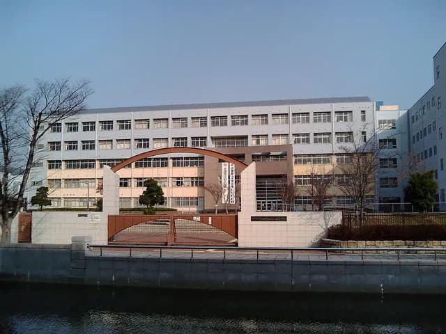 六甲アイランド高校の外観