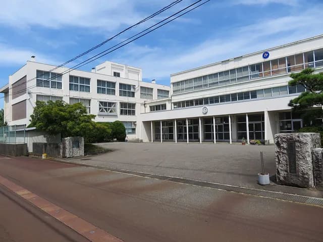 正徳館高校の外観