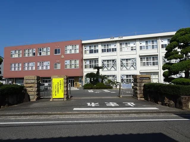 玉島商業高校の外観