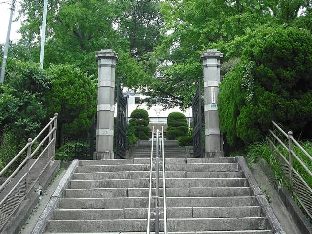 東筑高校の外観
