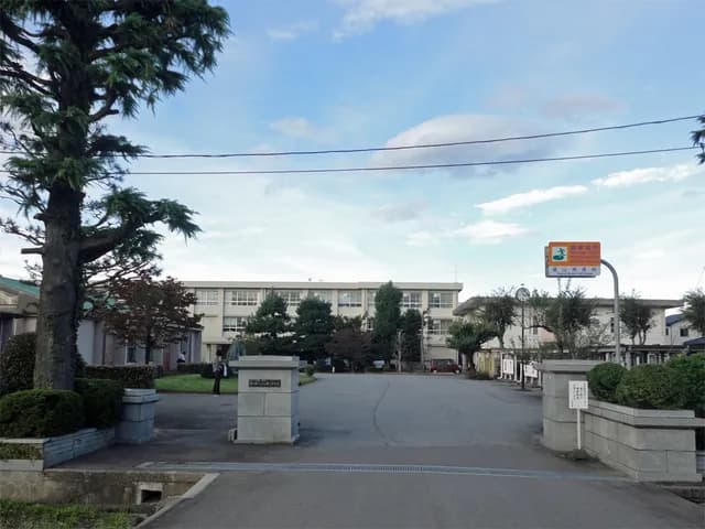 富山南高校の外観