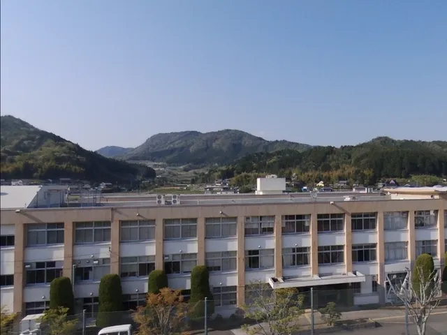 豊中高校能勢分校の外観