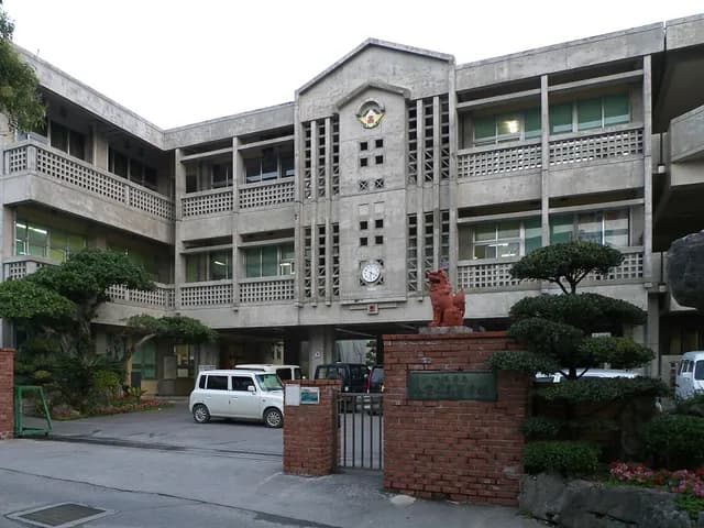 八重山高校の外観