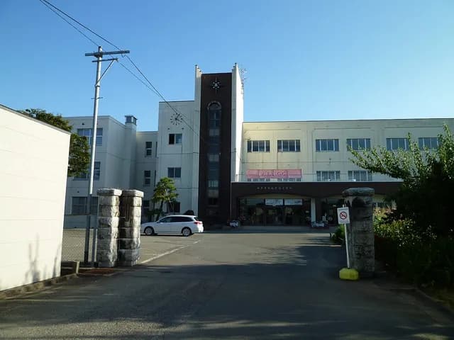 山辺高校の外観