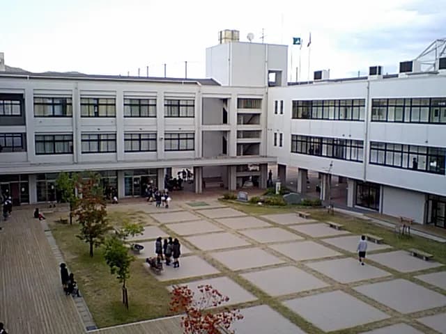 山城高校の外観