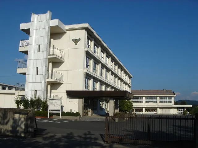 八百津高校の外観
