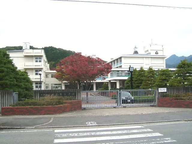 八鹿高校の外観
