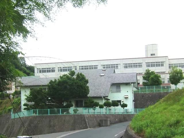 米子西高校の外観