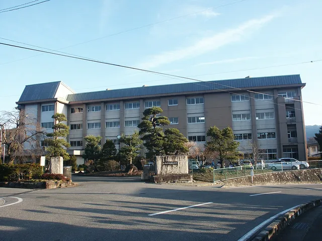 阿智高校の外観