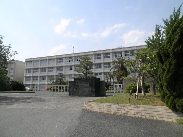 成章高校の外観