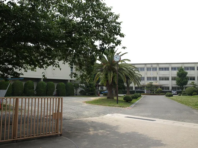 豊丘高校の外観