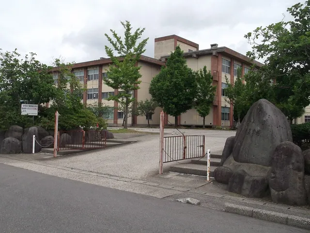 荒川高校の外観