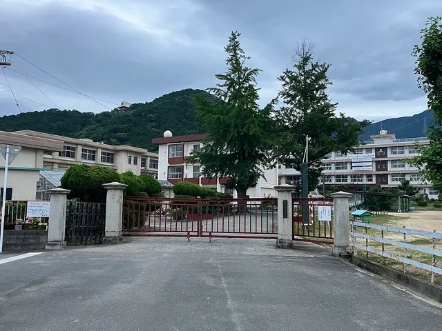 西条農業高校の外観