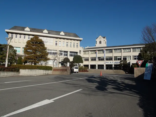 塩山高校の外観