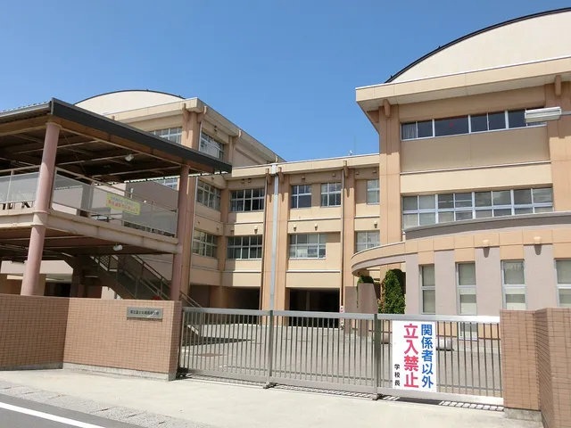 富士北稜高校の外観