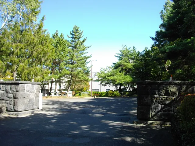 富士河口湖高校の外観
