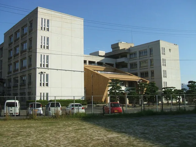 福山葦陽高校の外観