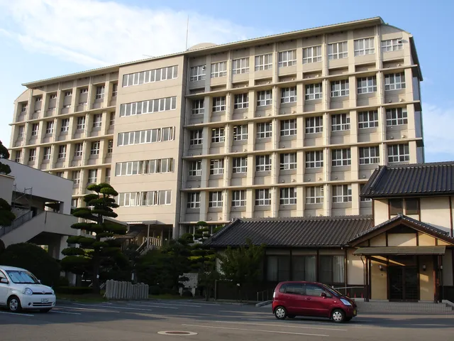 福山誠之館高校の外観