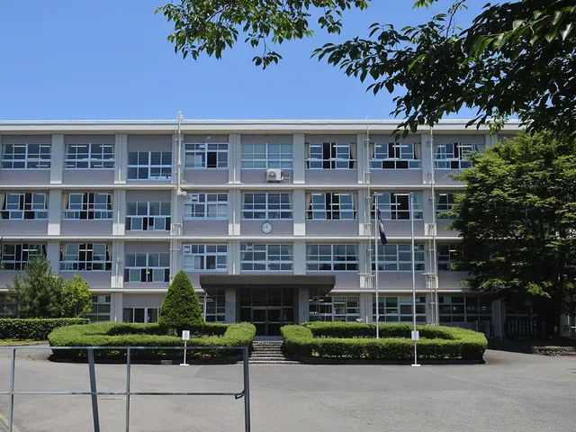 東濃高校の外観