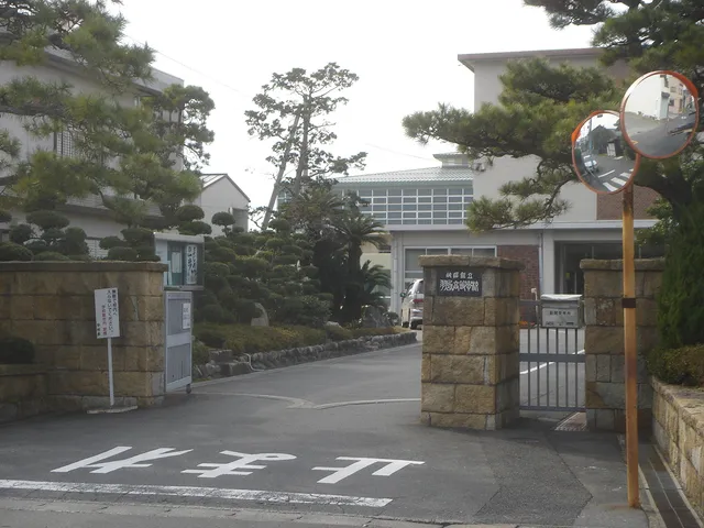 羽島高校の外観
