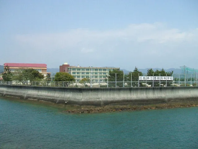 豊田高校の外観