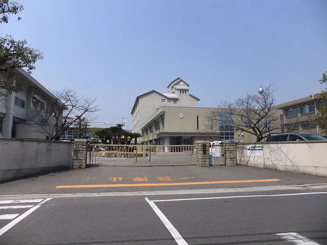 広島観音高校の外観