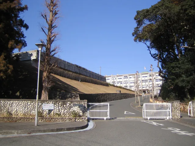 宝陵高校の外観