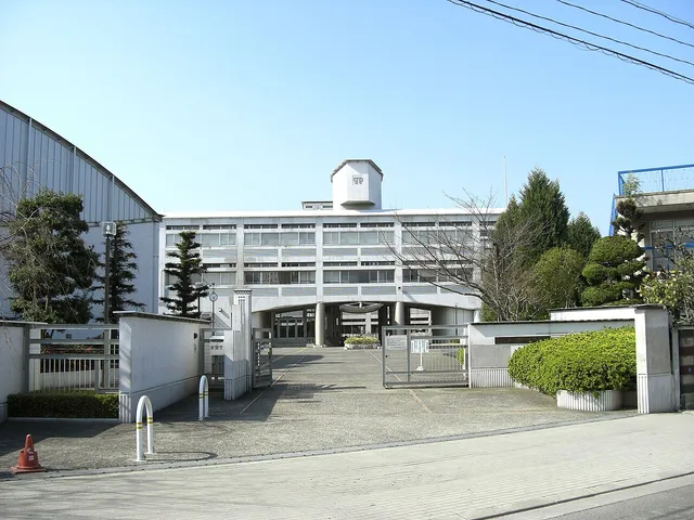 茨木高校の外観
